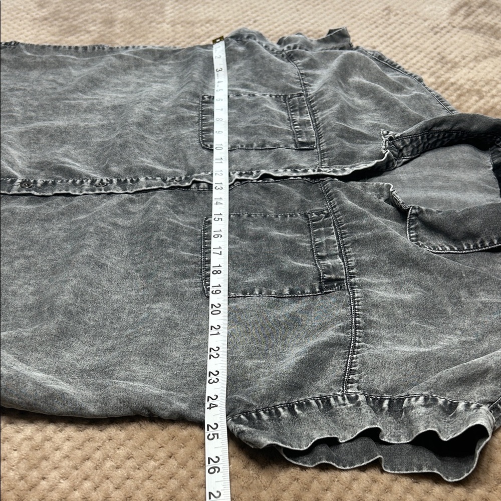 Jane and Delancey Gray Button-Up Shirt Size XL - Picture 3 of 7